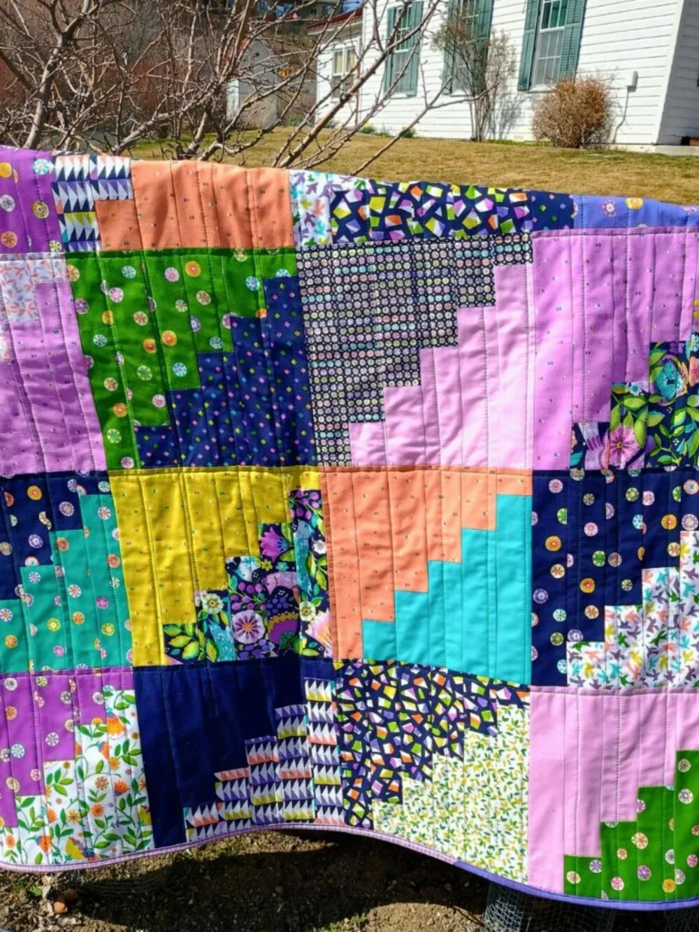 BNWT COLORFUL MODERN LAP QUILT WITH UNIQUE DESIGN